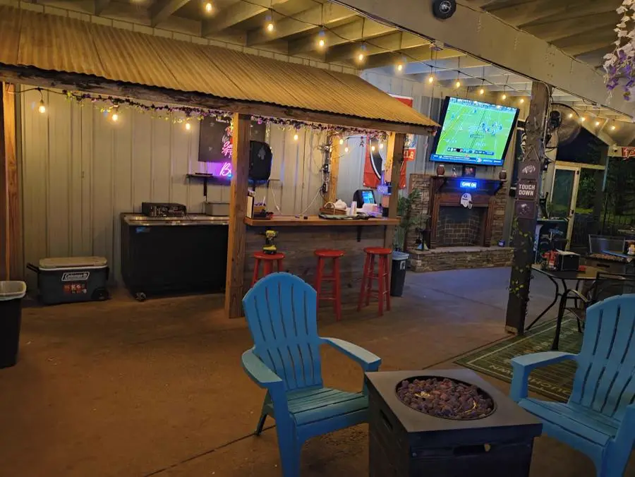 The patio bar at R & B Made With Love in Jasper, GA